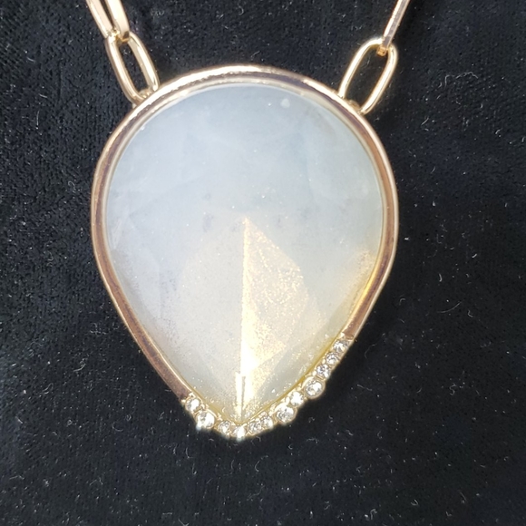 French connection white opal stone neck gold chain - Picture 2 of 4